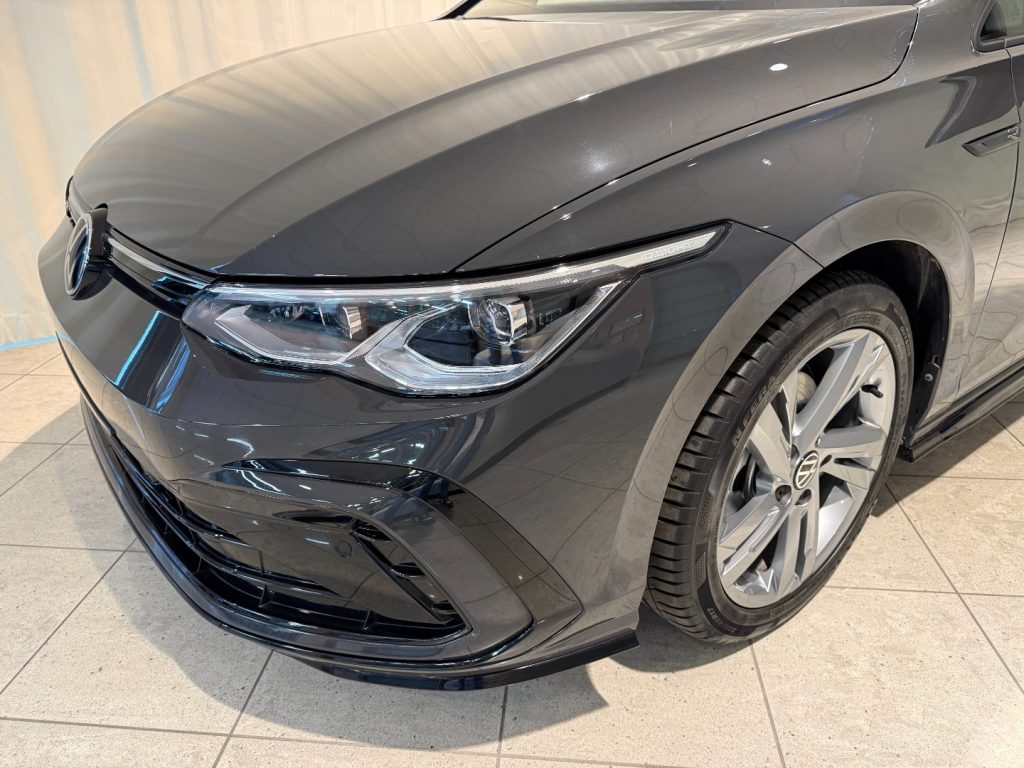 VOLKSWAGEN Golf 1.5 TSI R-Line Matrix Navi ACC Pano DAB+ - 19