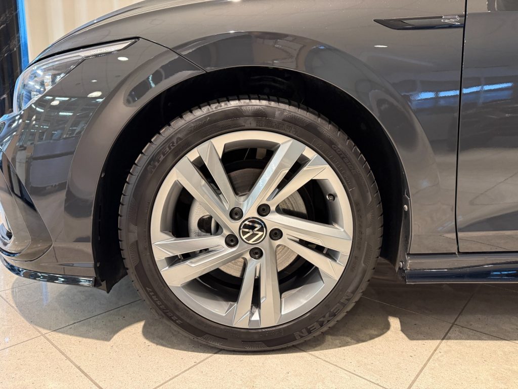 VOLKSWAGEN Golf 1.5 TSI R-Line Matrix Navi ACC Pano DAB+ - 18