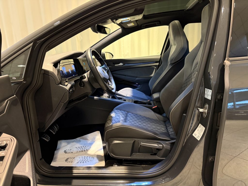 VOLKSWAGEN Golf 1.5 TSI R-Line Matrix Navi ACC Pano DAB+ - 4