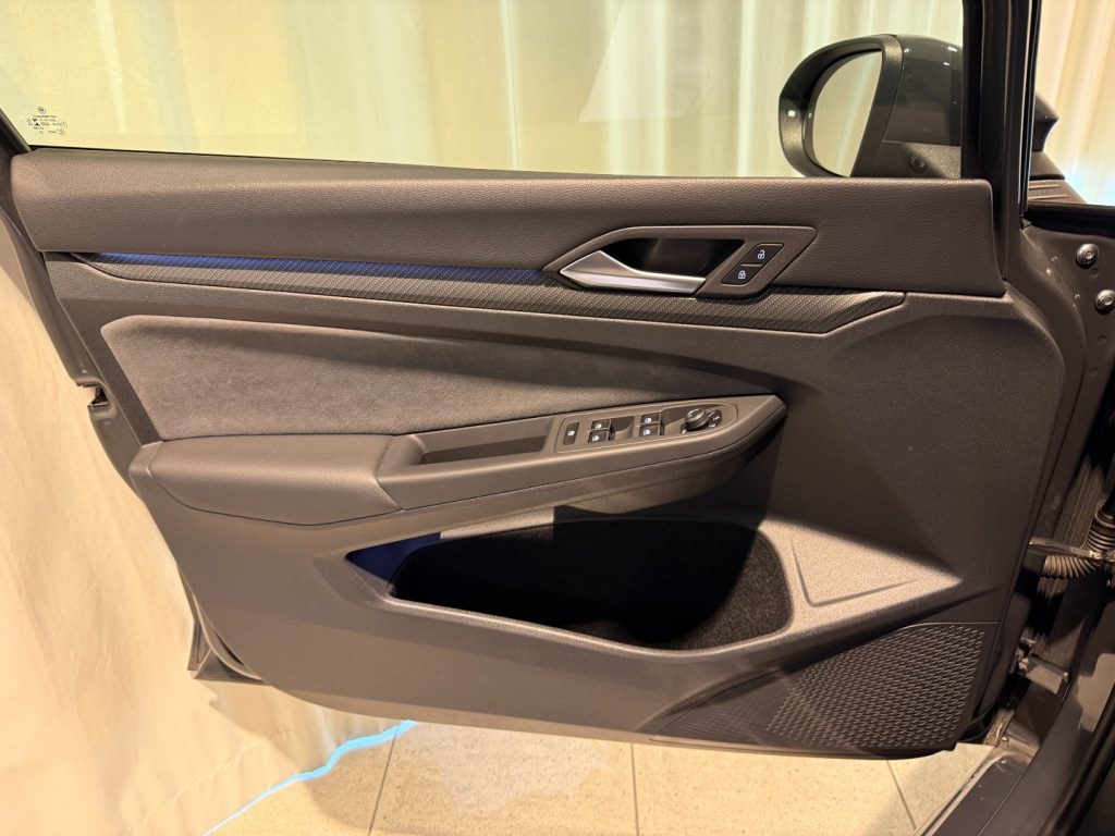 VOLKSWAGEN Golf 1.5 TSI R-Line Matrix Navi ACC Pano DAB+ - 17