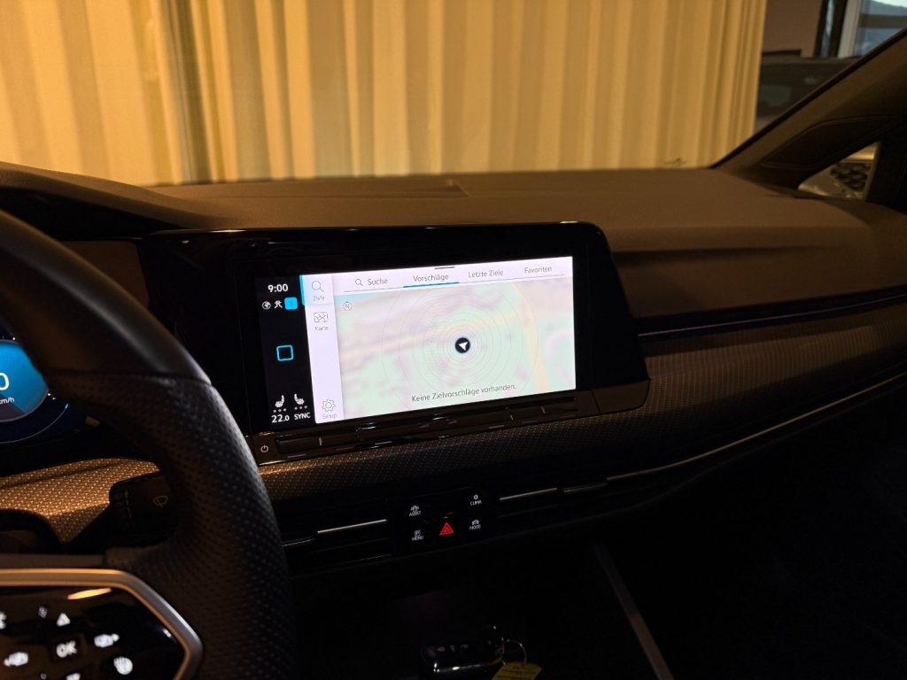 VOLKSWAGEN Golf 1.5 TSI R-Line Matrix Navi ACC Pano DAB+ - 14