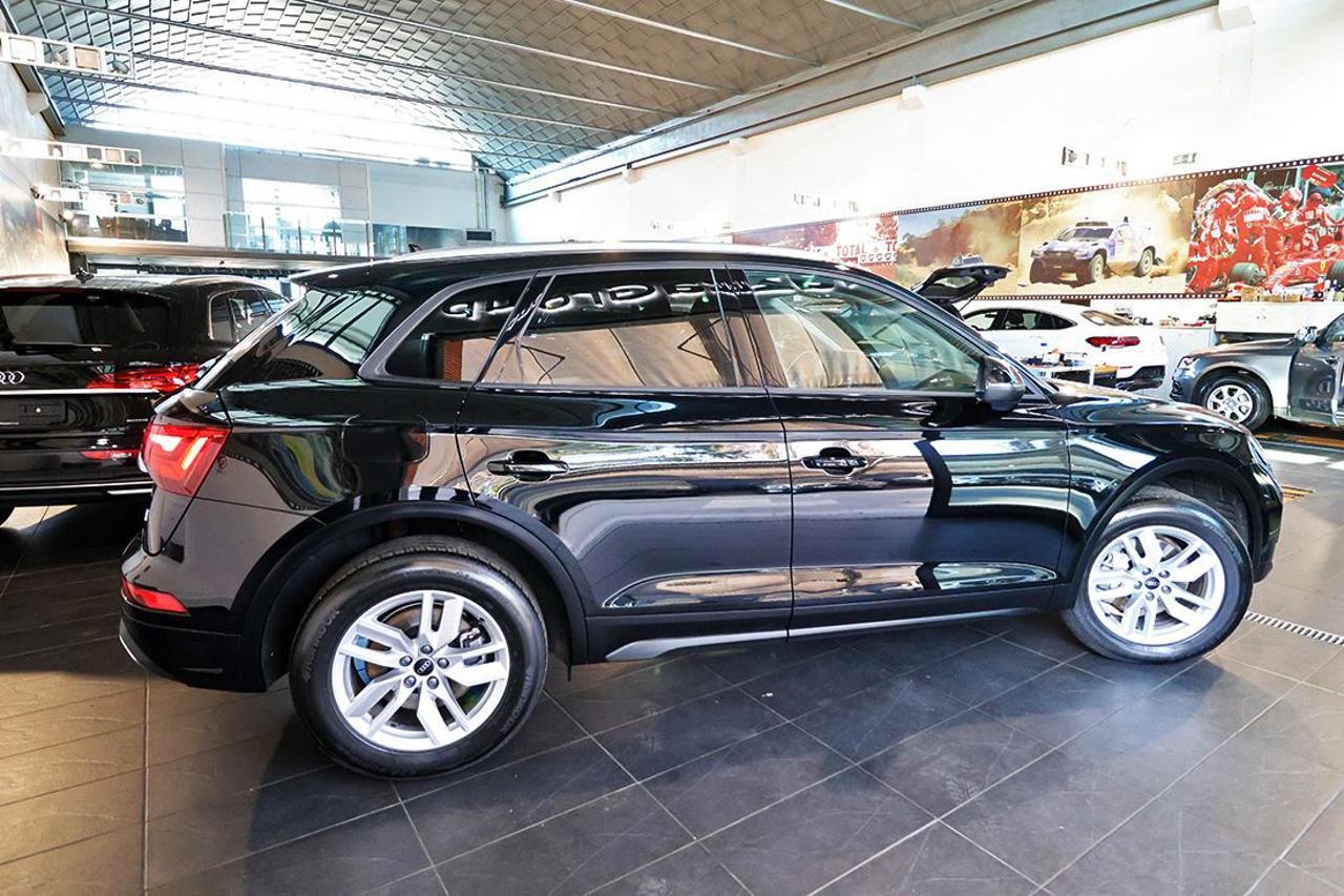 AUDI Q5 40 TDI Quattro S-Tronic Business - 10