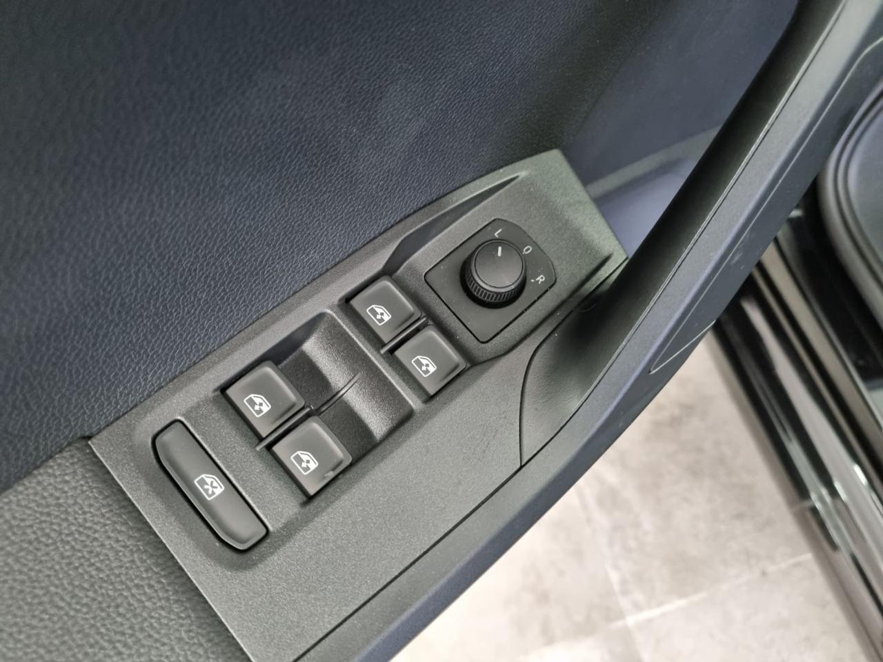 SEAT Ibiza 1.0 EcoTSI 95 CV 5 porte Black Edition Limited - 24