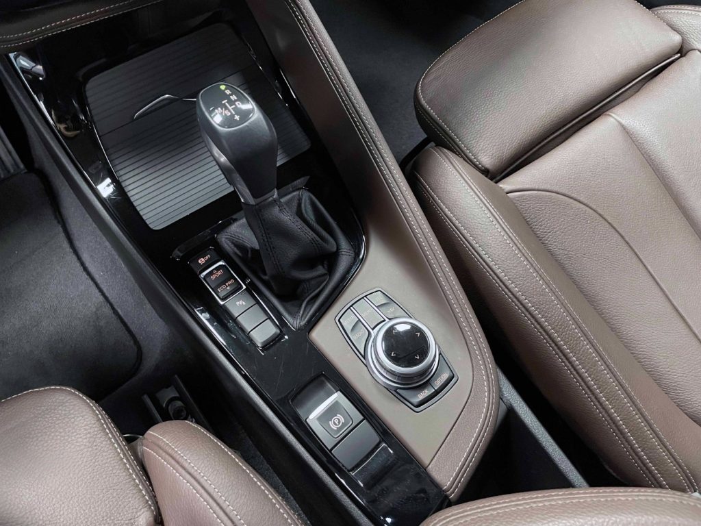 BMW X1 SDRIVE 18I SPORT LINE AUTO - 27