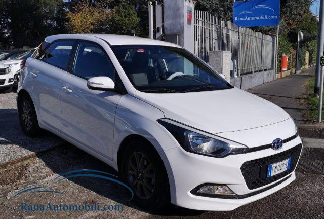 HYUNDAI i20 Bianco pastello