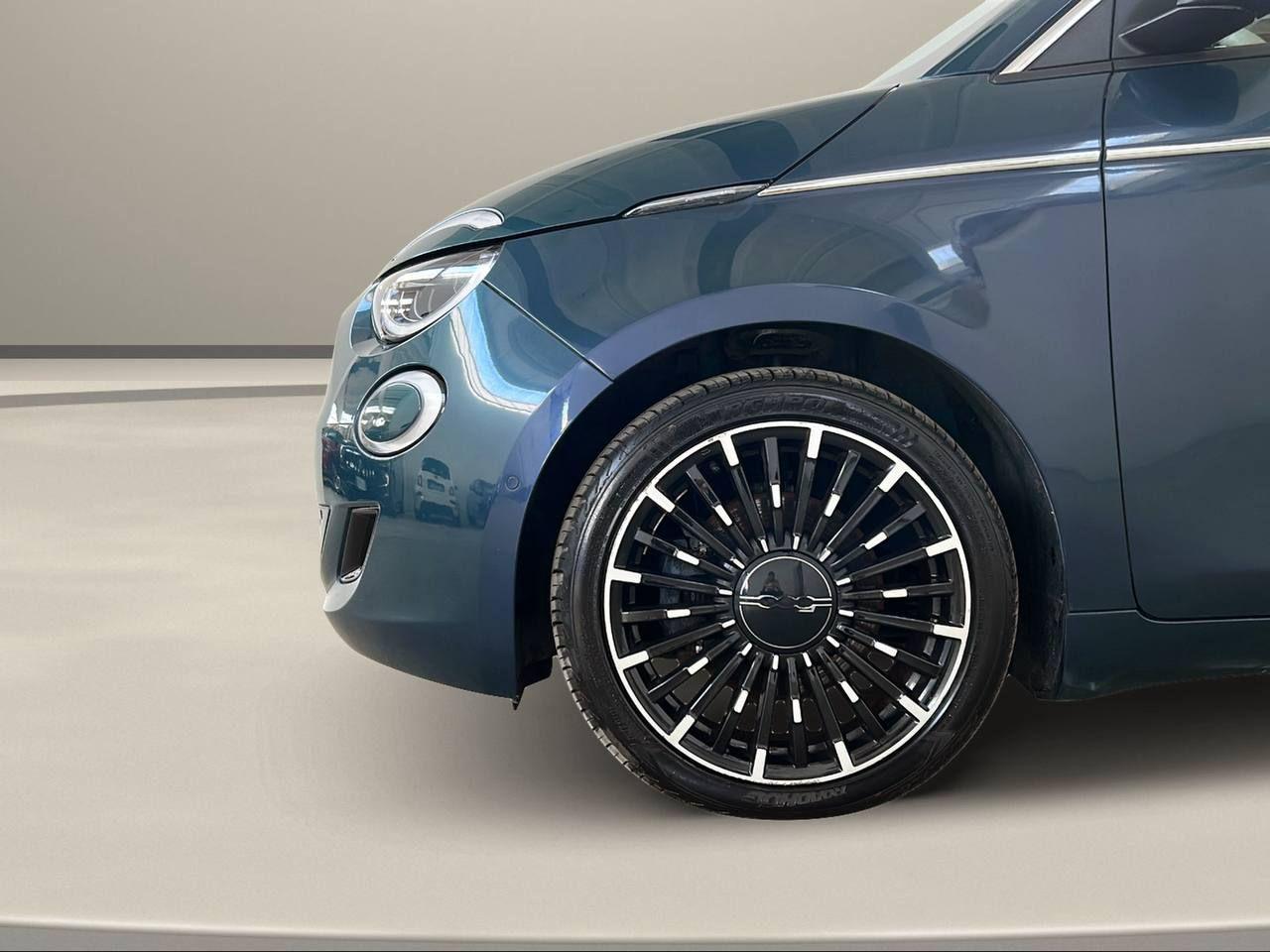 FIAT 500e Cabrio 42 kWh La Prima 320 Km autonomia - 48