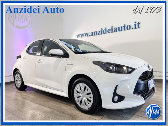 TOYOTA Yaris Bianco pastello