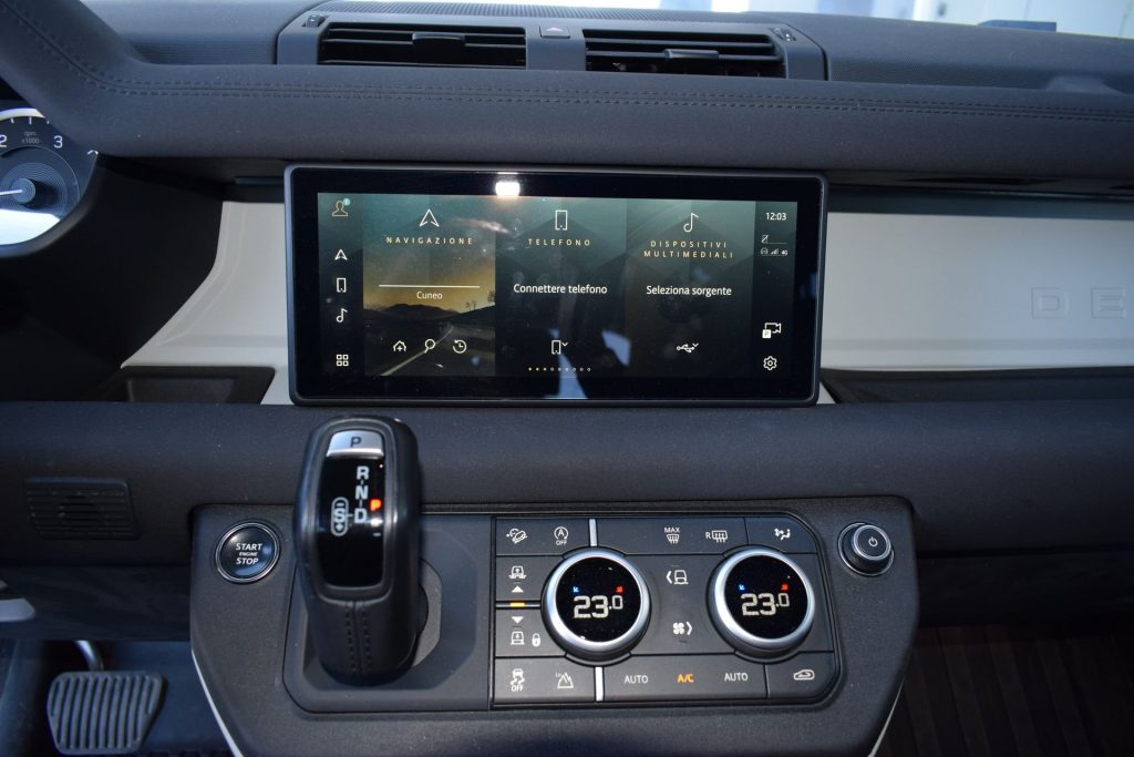 LAND ROVER Defender Defender 110 3.0D I6 200 CV AWD Auto SE N1 AUTOCAR - 12