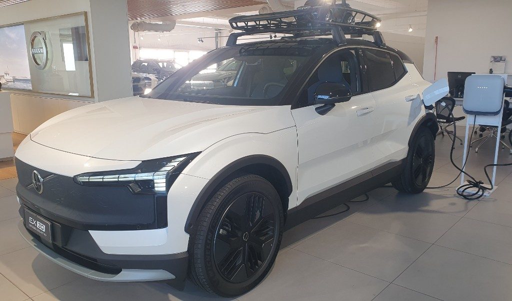 VOLVO EX30 Cross Country nuova a Padova, Autoserenissima 3.0 Srl