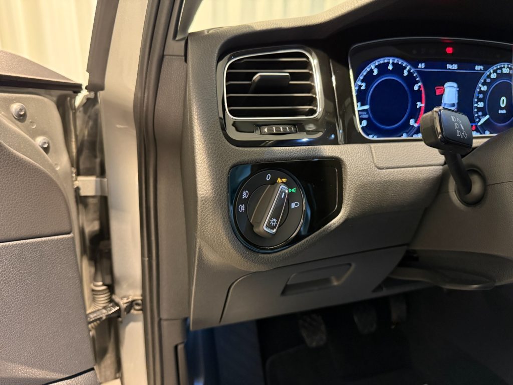 VOLKSWAGEN Golf 1.4 TSI Executive ACC Navi DAB+ Bluetooth - 9