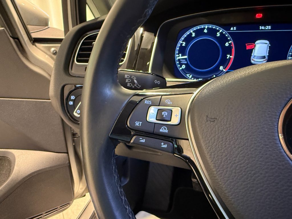 VOLKSWAGEN Golf 1.4 TSI Executive ACC Navi DAB+ Bluetooth - 10