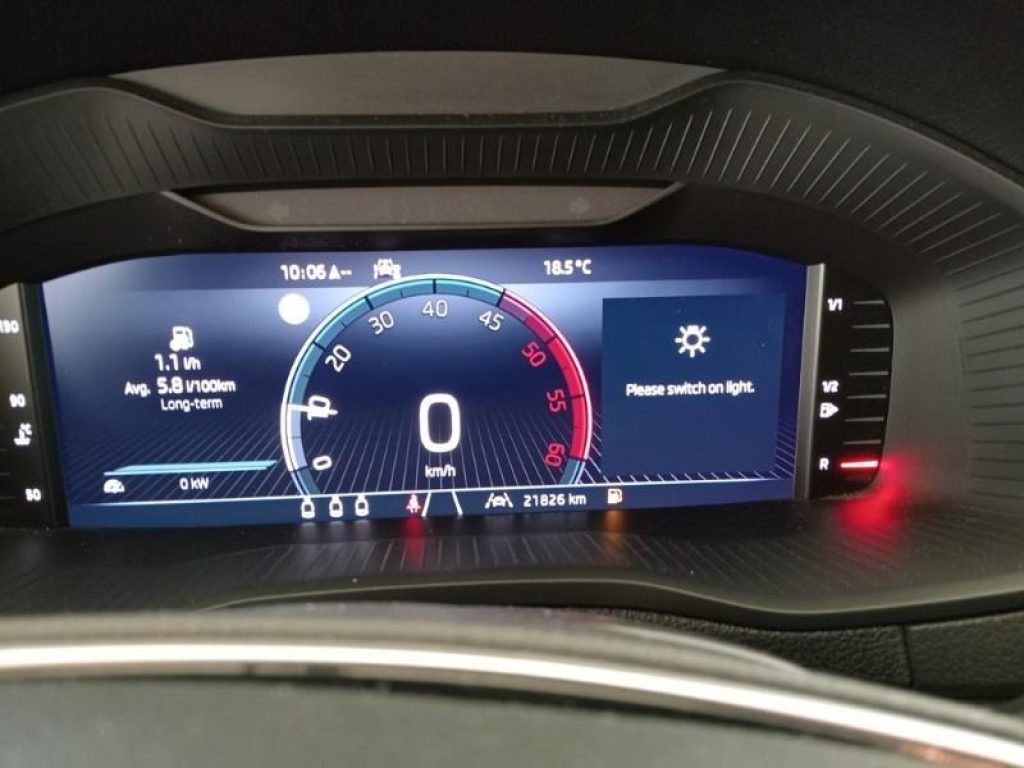 SKODA Karoq 2.0 TDI SCR 115 CV Executive - 9