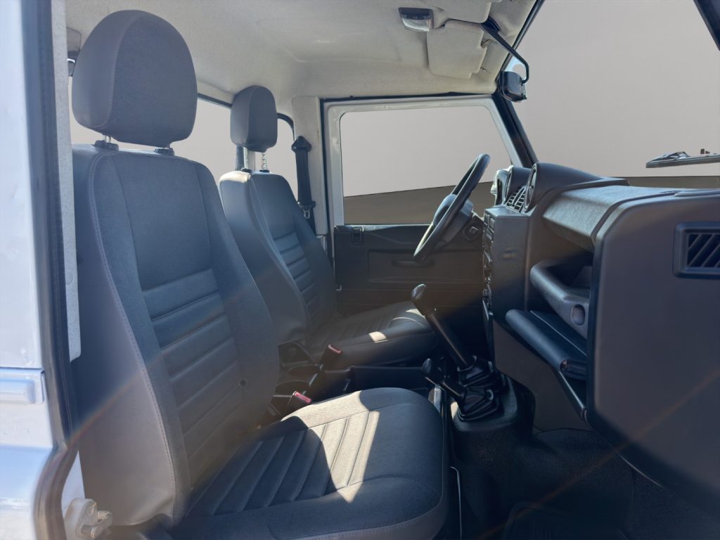 LAND ROVER Defender 2.2 TD4 110 PICK-UP - 8