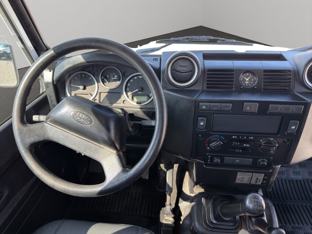 LAND ROVER Defender 2.2 TD4 110 PICK-UP - 9