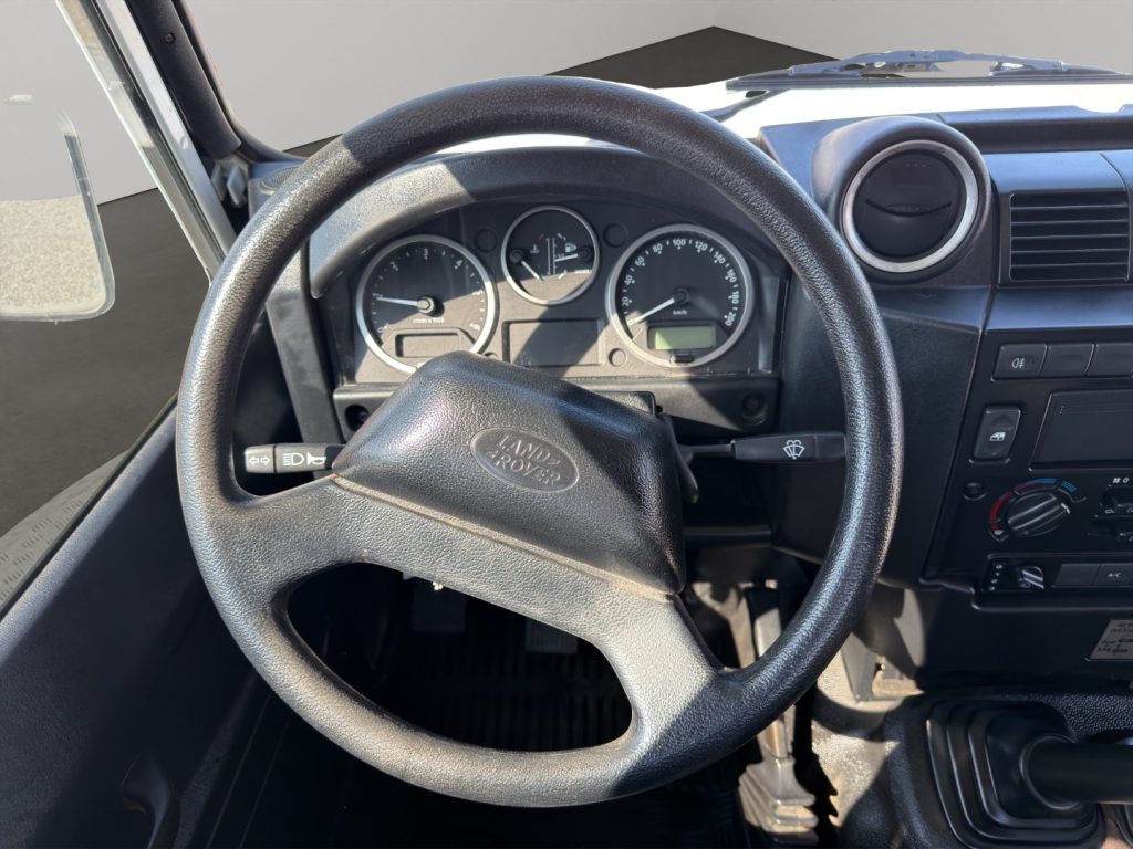 LAND ROVER Defender 2.2 TD4 110 PICK-UP - 10