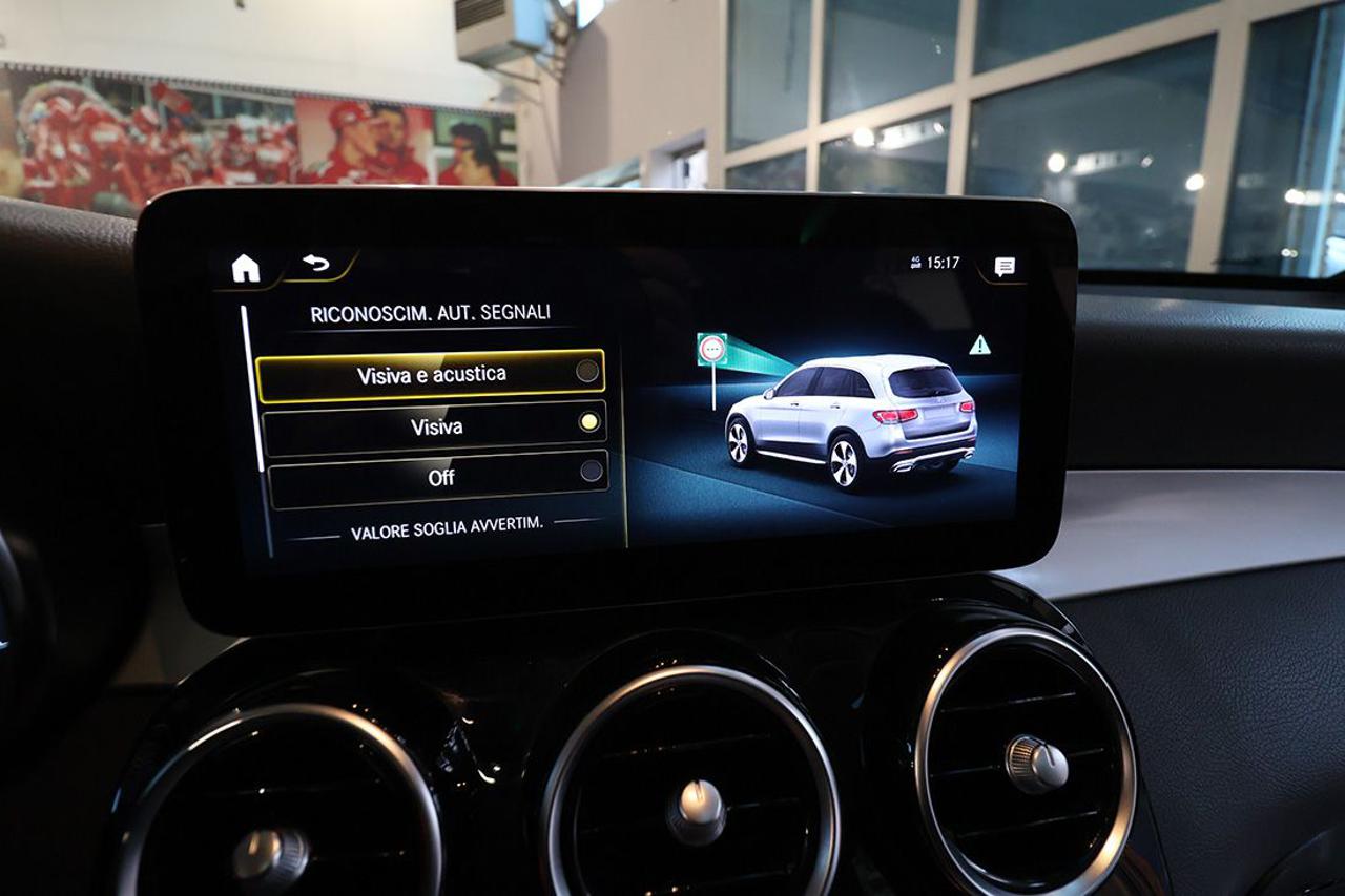 MERCEDES-BENZ GLC 200 d 4Matic Sport - 36