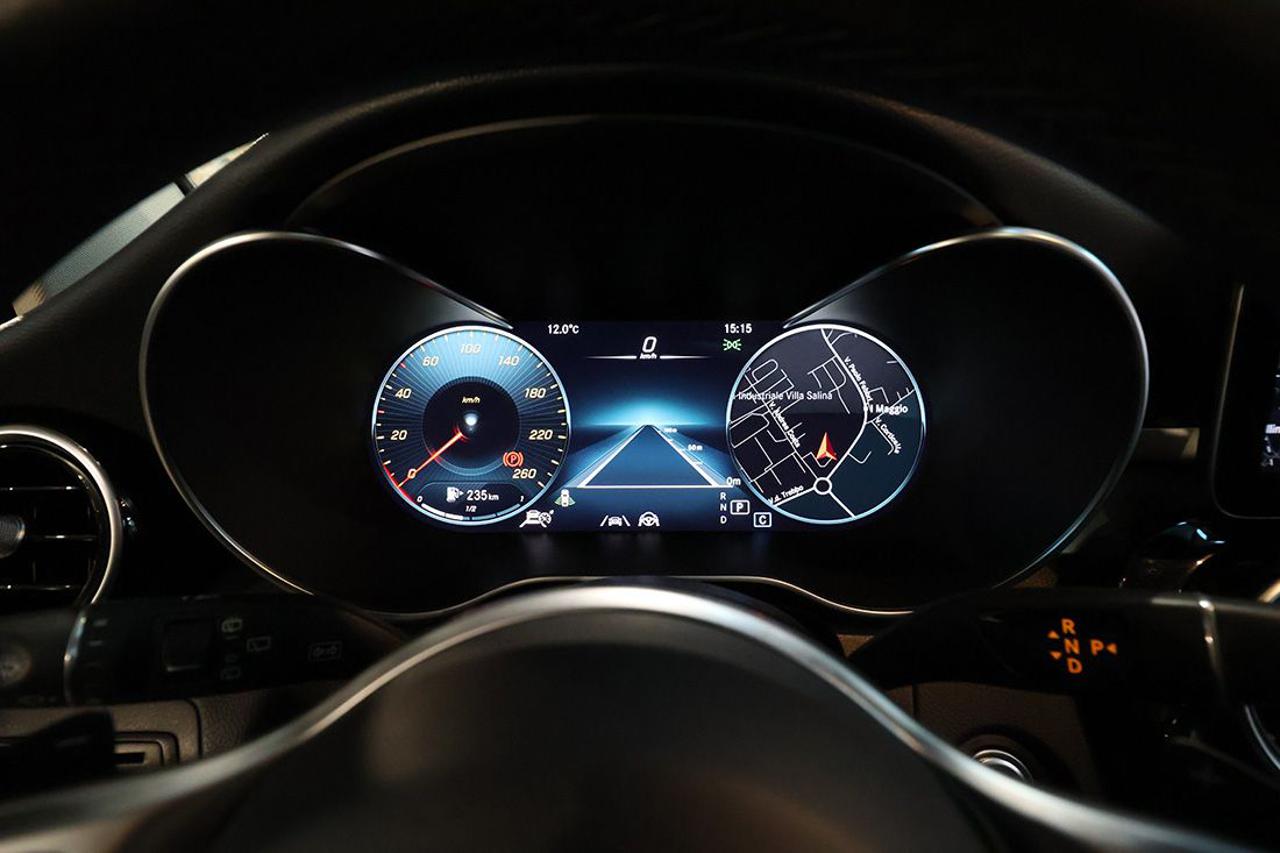 MERCEDES-BENZ GLC 200 d 4Matic Sport - 38