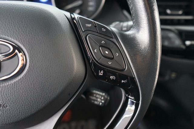 TOYOTA C-HR 28