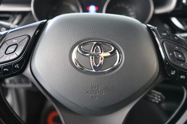 TOYOTA C-HR 29