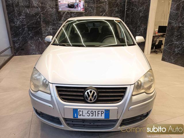 VOLKSWAGEN Polo Grigio pastello