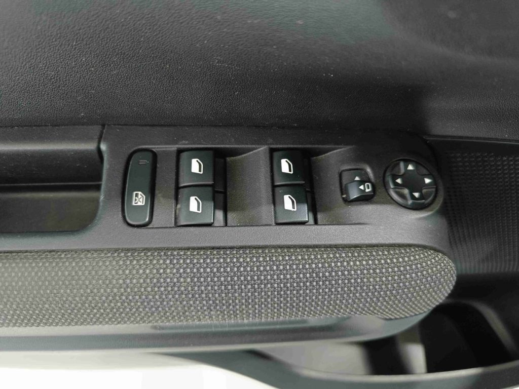 CITROEN C3 Aircross BlueHDi 100 Shine - 20