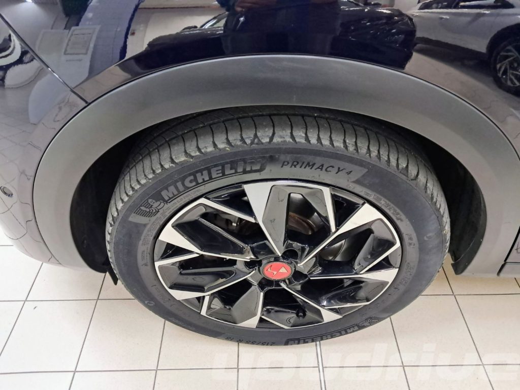 DS AUTOMOBILES DS 3 Crossback / BlueHDi 130 aut. Ines De La Fressange KM 98.200 - 16