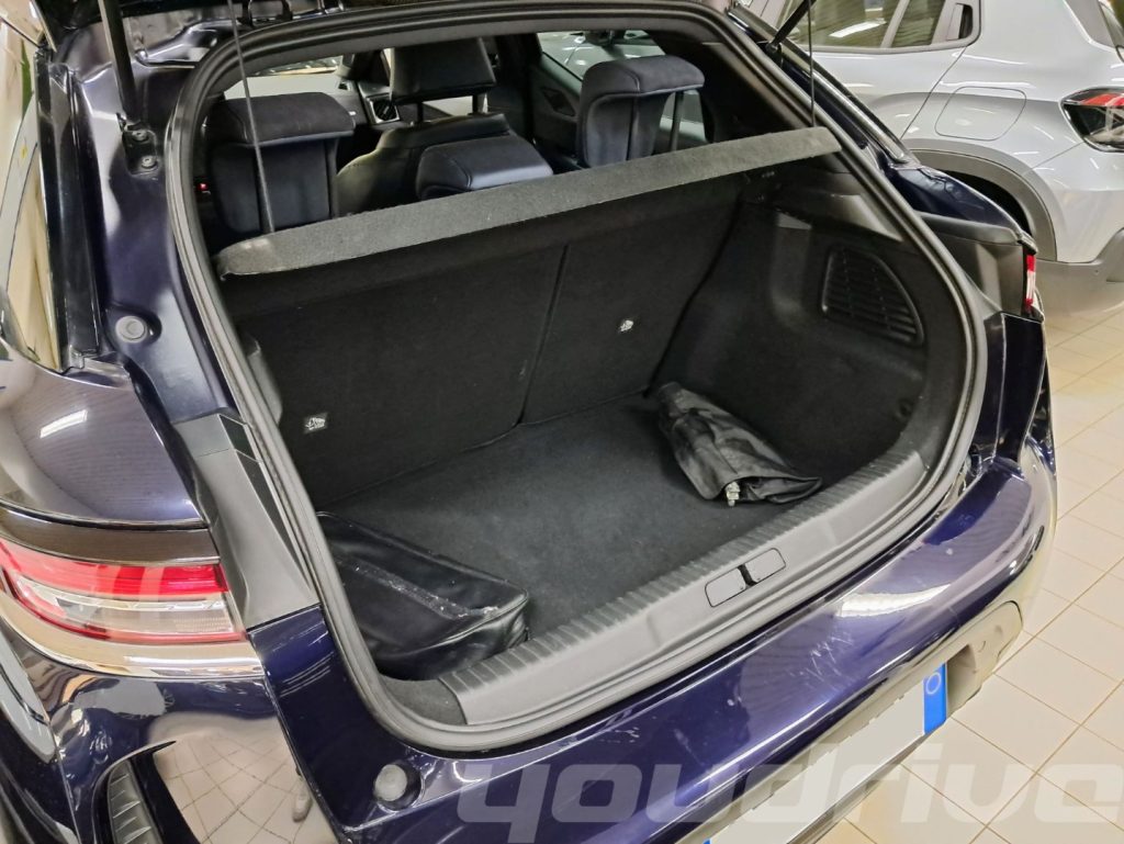 DS AUTOMOBILES DS 3 Crossback / BlueHDi 130 aut. Ines De La Fressange KM 98.200 - 23