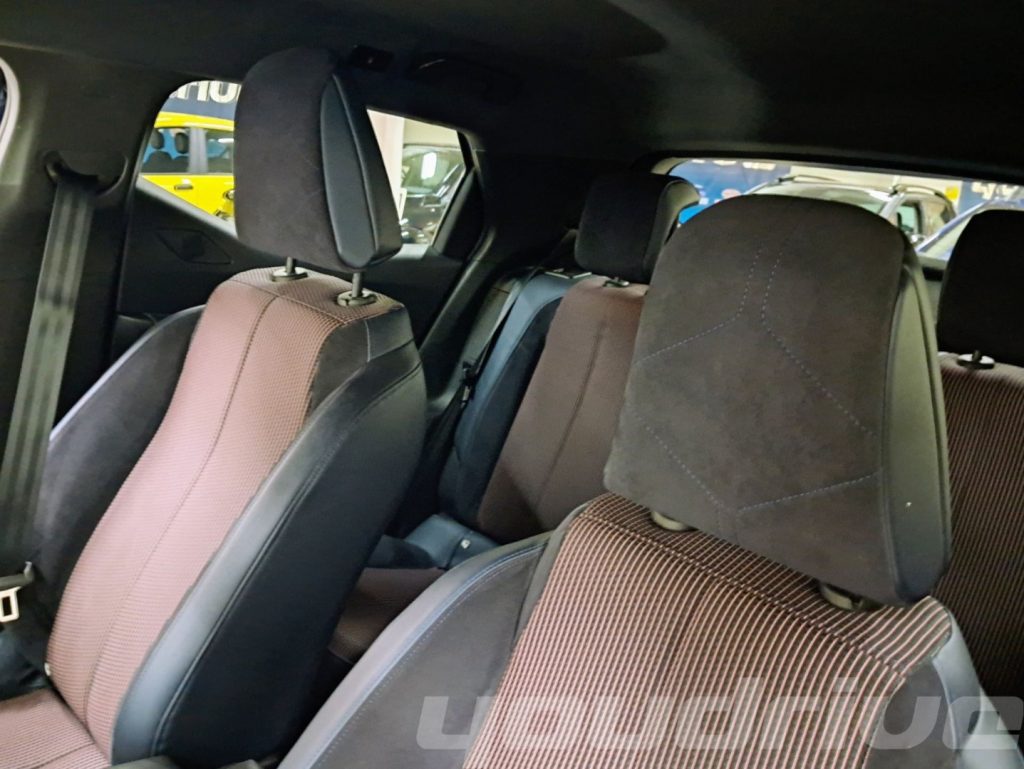 DS AUTOMOBILES DS 3 Crossback / BlueHDi 130 aut. Ines De La Fressange KM 98.200 - 21