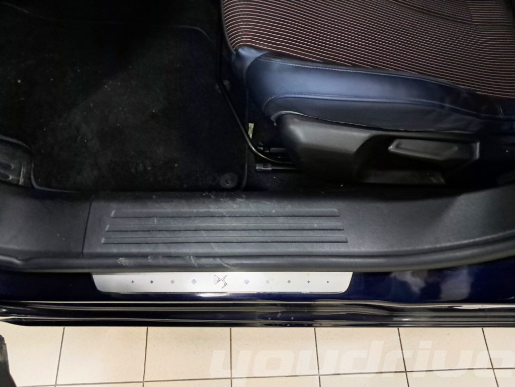 DS AUTOMOBILES DS 3 Crossback / BlueHDi 130 aut. Ines De La Fressange KM 98.200 - 18