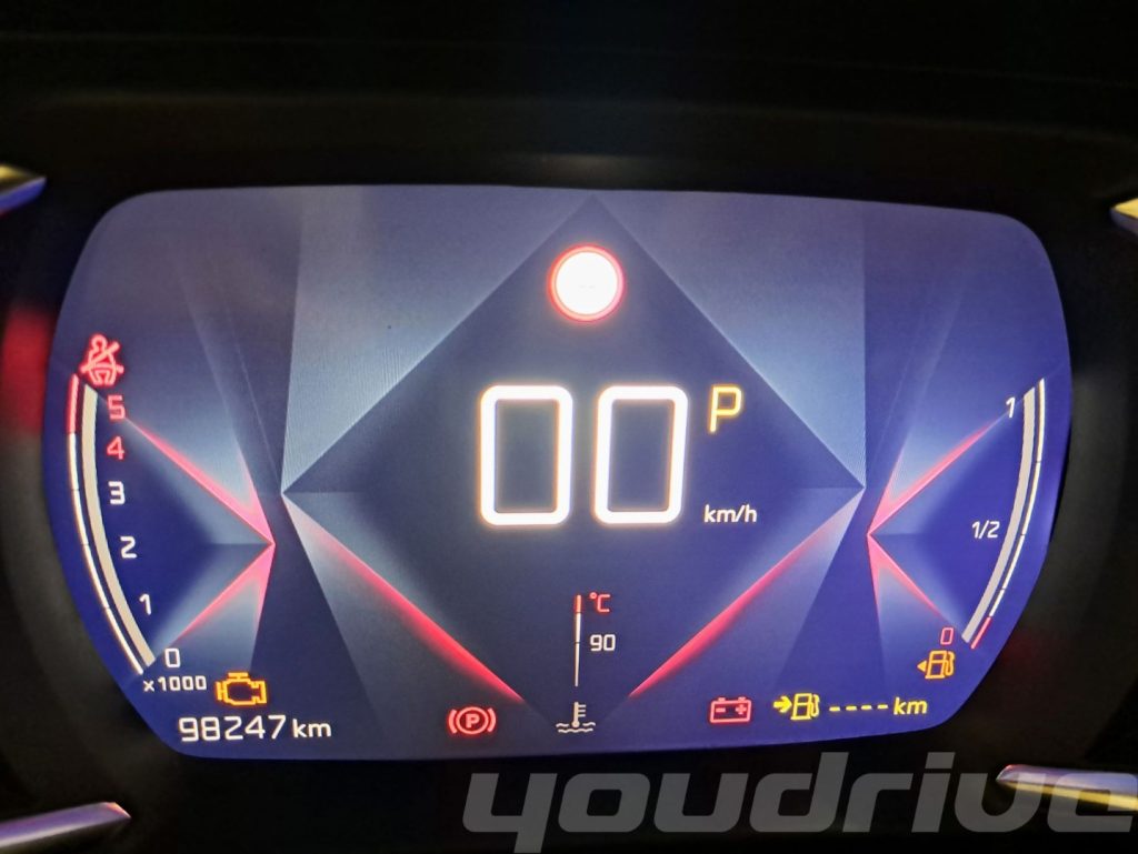 DS AUTOMOBILES DS 3 Crossback / BlueHDi 130 aut. Ines De La Fressange KM 98.200 - 12