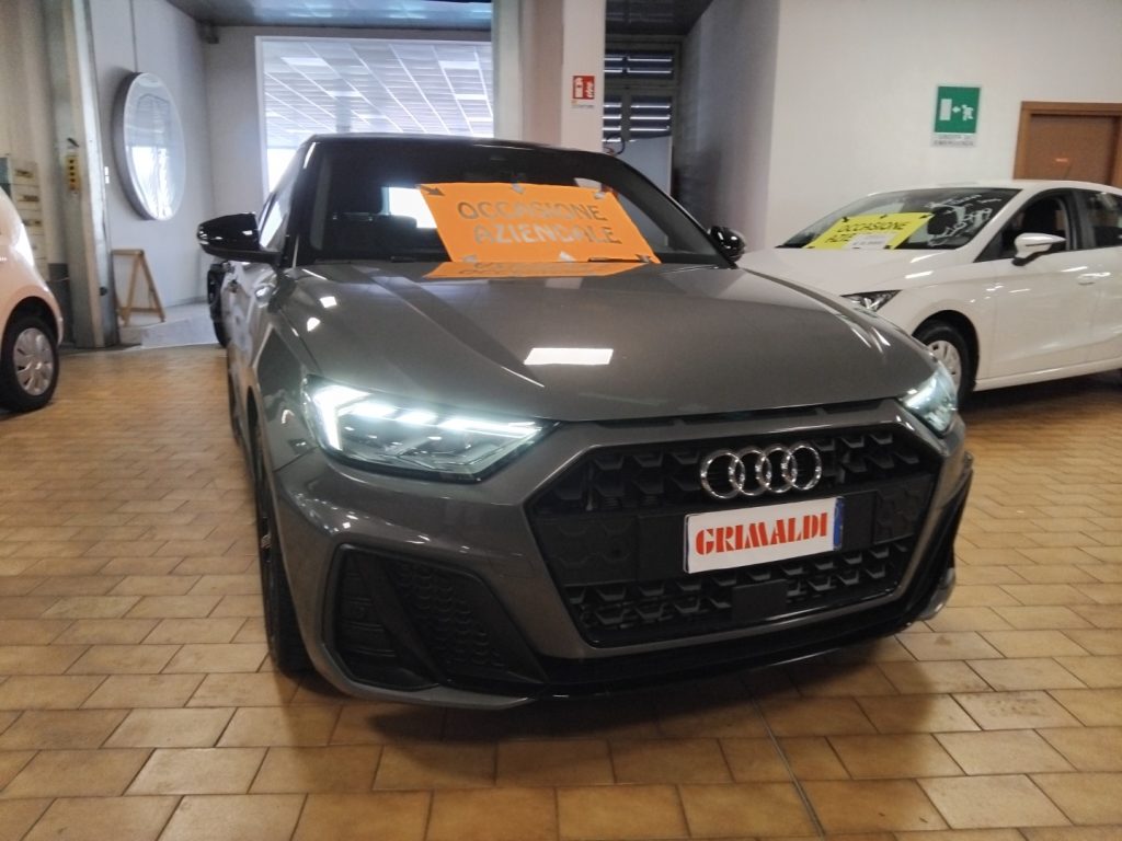 AUDI A1 SPORTBACK 40 TFSI S tr. Identity Black S line 18 - 2