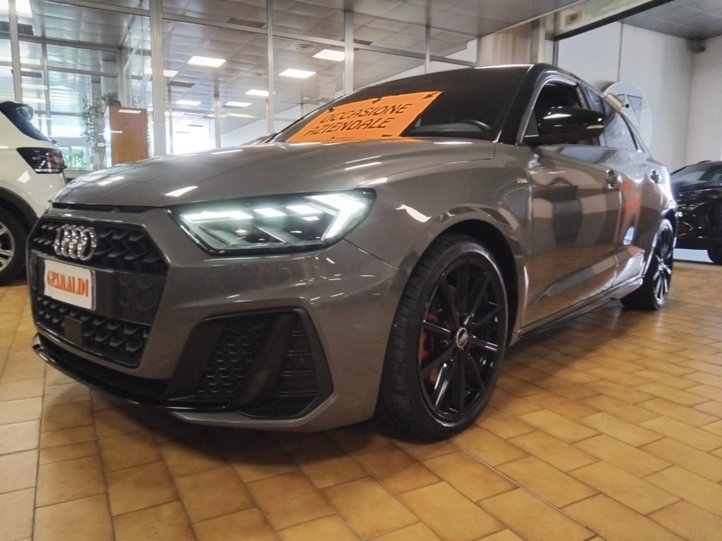 AUDI A1 SPORTBACK 40 TFSI S tr. Identity Black S line 18 - 3