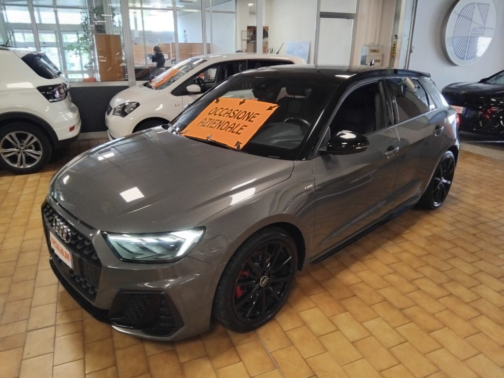 AUDI A1 SPORTBACK 40 TFSI S tr. Identity Black S line 18 - 4