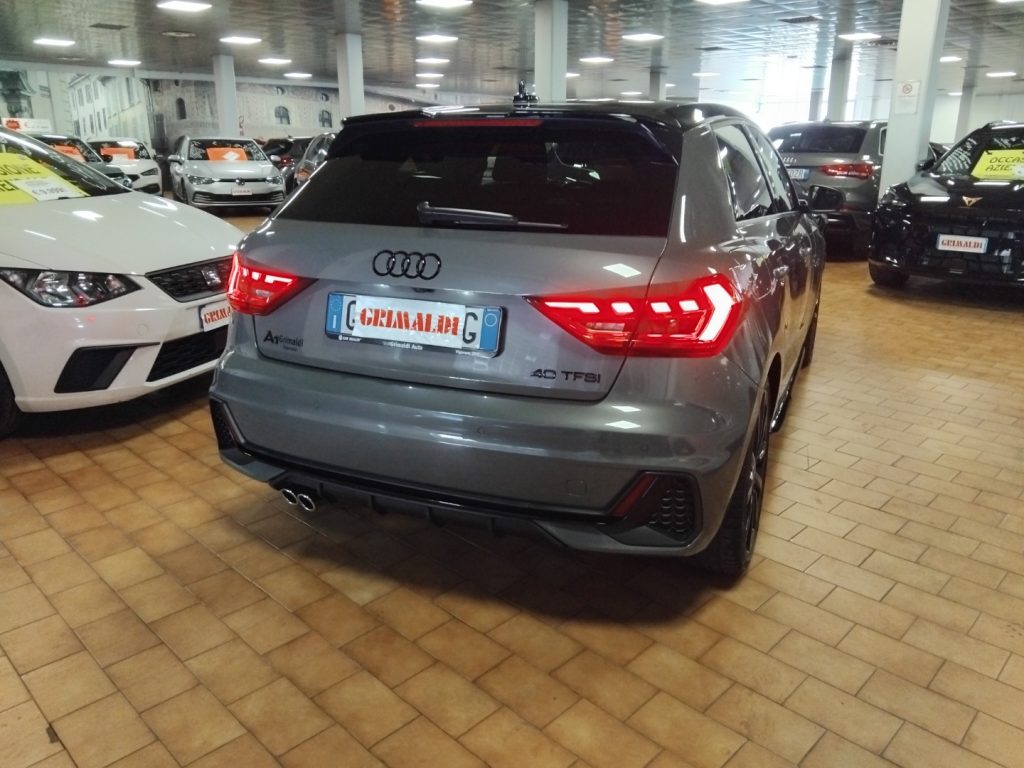 AUDI A1 SPORTBACK 40 TFSI S tr. Identity Black S line 18 - 6
