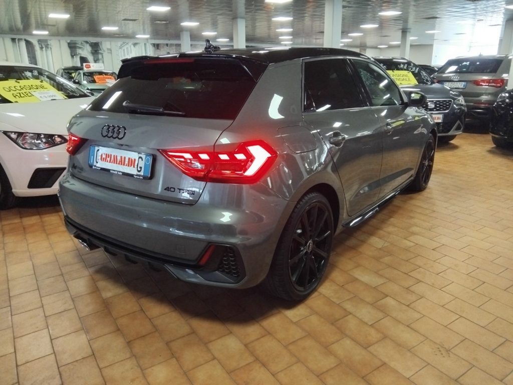 AUDI A1 SPORTBACK 40 TFSI S tr. Identity Black S line 18 - 7