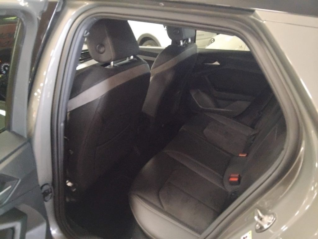 AUDI A1 SPORTBACK 40 TFSI S tr. Identity Black S line 18 - 8