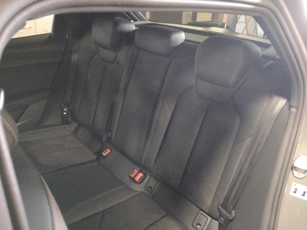 AUDI A1 SPORTBACK 40 TFSI S tr. Identity Black S line 18 - 9