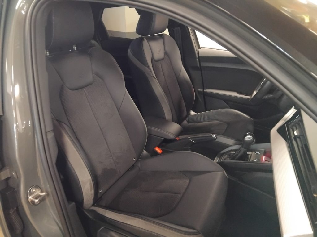 AUDI A1 SPORTBACK 40 TFSI S tr. Identity Black S line 18 - 14