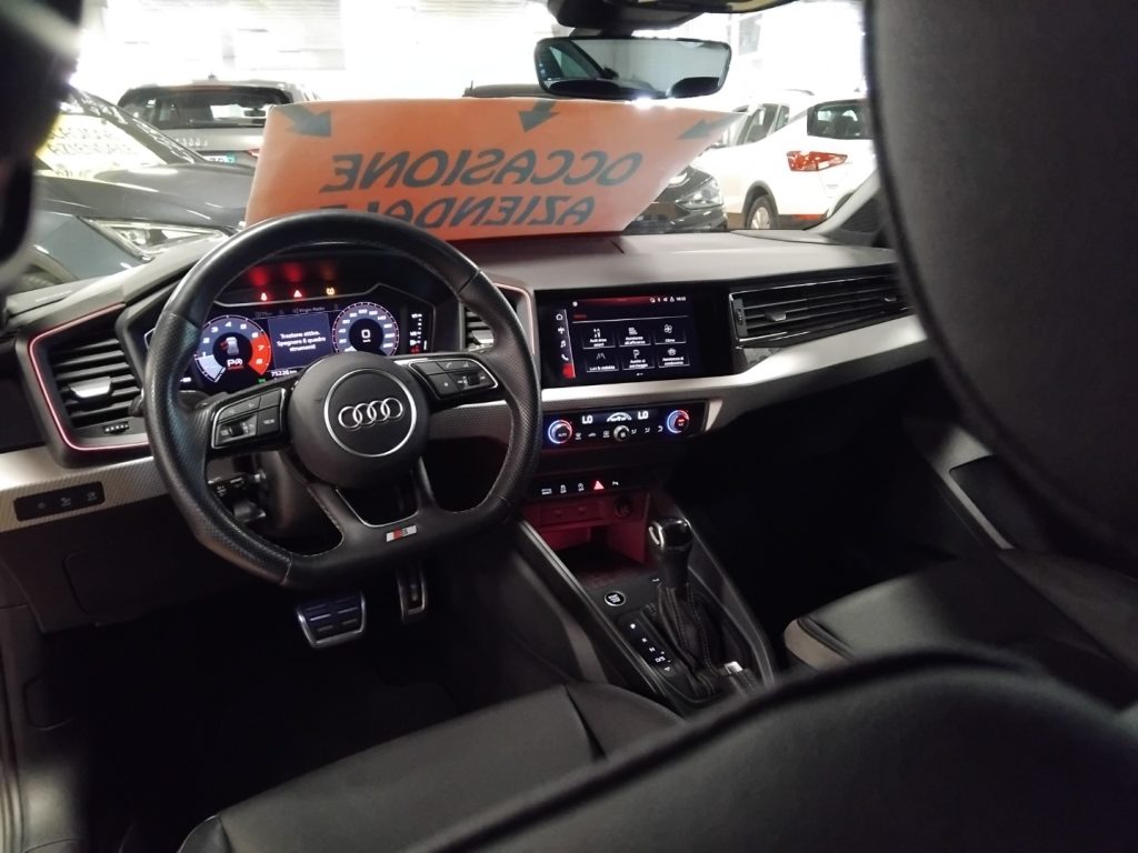 AUDI A1 SPORTBACK 40 TFSI S tr. Identity Black S line 18 - 18