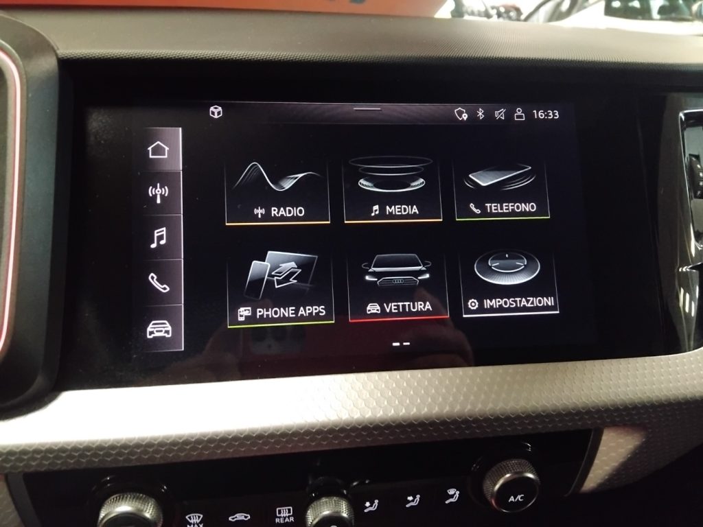 AUDI A1 SPORTBACK 40 TFSI S tr. Identity Black S line 18 - 22