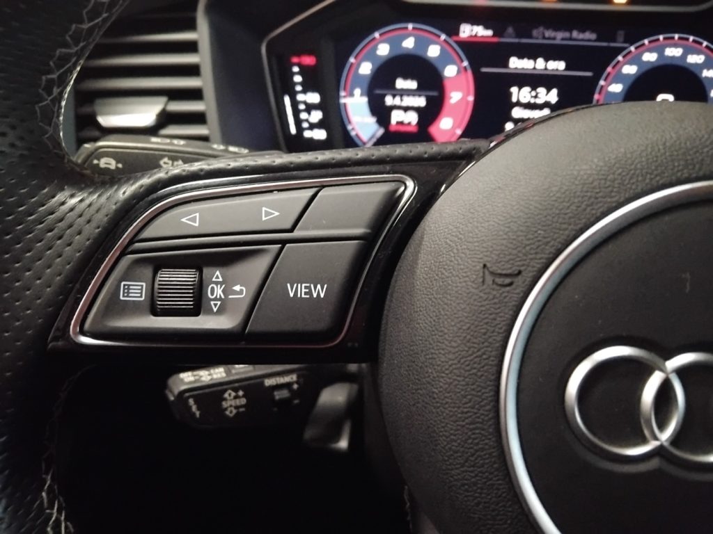 AUDI A1 SPORTBACK 40 TFSI S tr. Identity Black S line 18 - 24