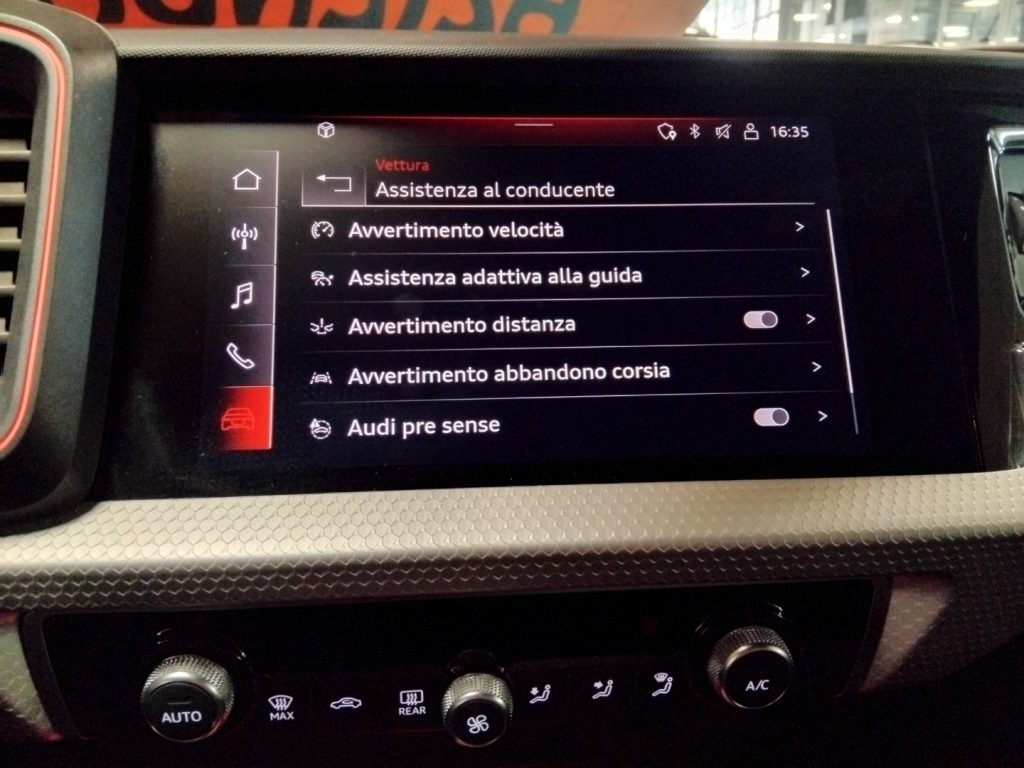 AUDI A1 SPORTBACK 40 TFSI S tr. Identity Black S line 18 - 29