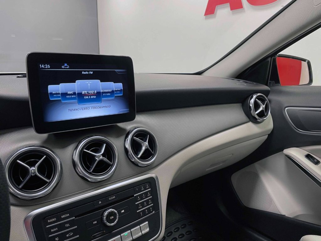 MERCEDES-BENZ GLA 220 PREMIUM 4MATIC AUTO - 24