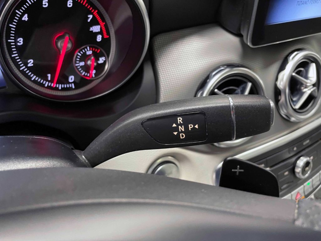 MERCEDES-BENZ GLA 220 PREMIUM 4MATIC AUTO - 26