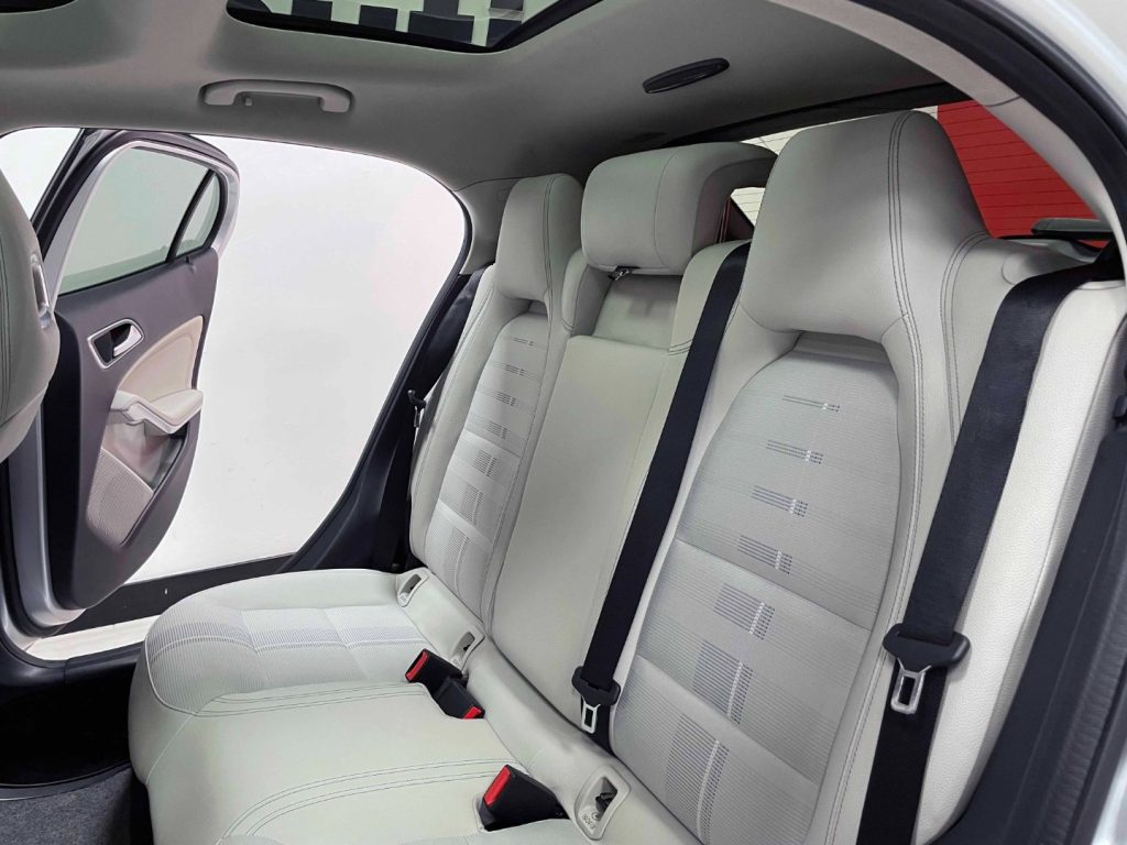 MERCEDES-BENZ GLA 220 PREMIUM 4MATIC AUTO - 28