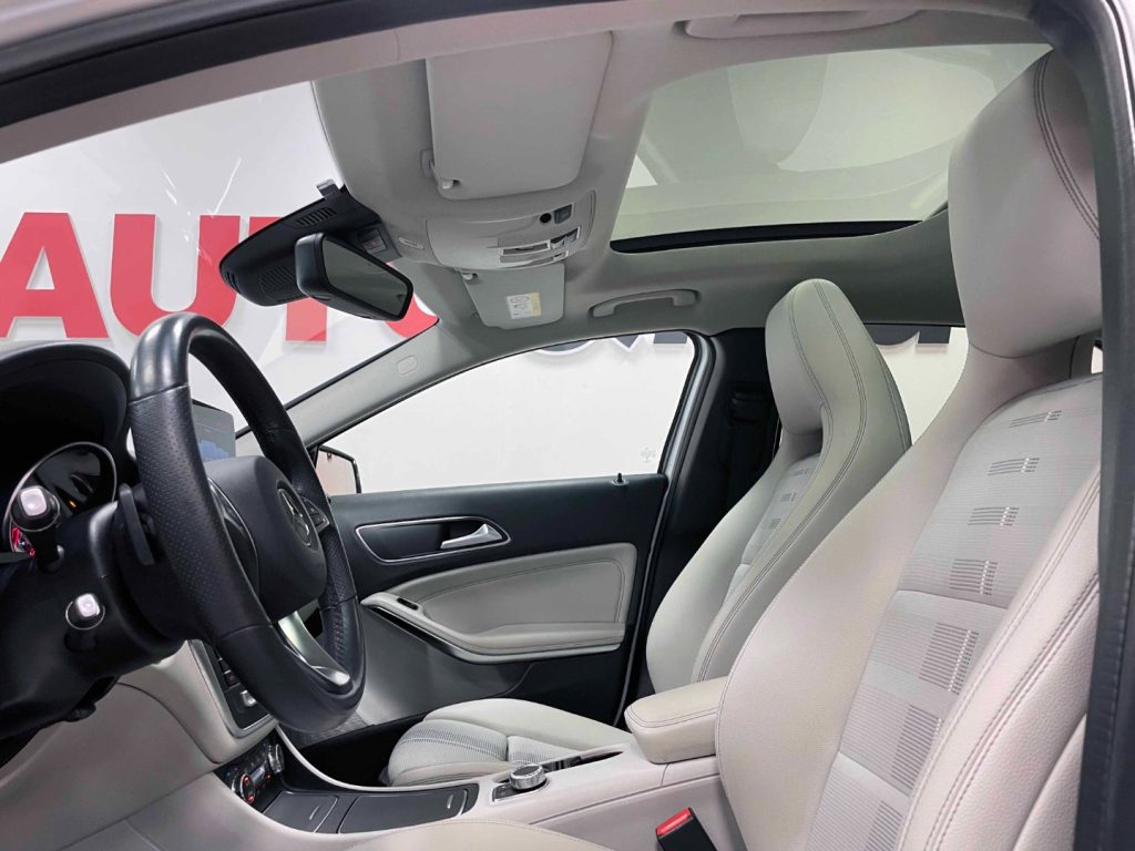 MERCEDES-BENZ GLA 220 PREMIUM 4MATIC AUTO - 48