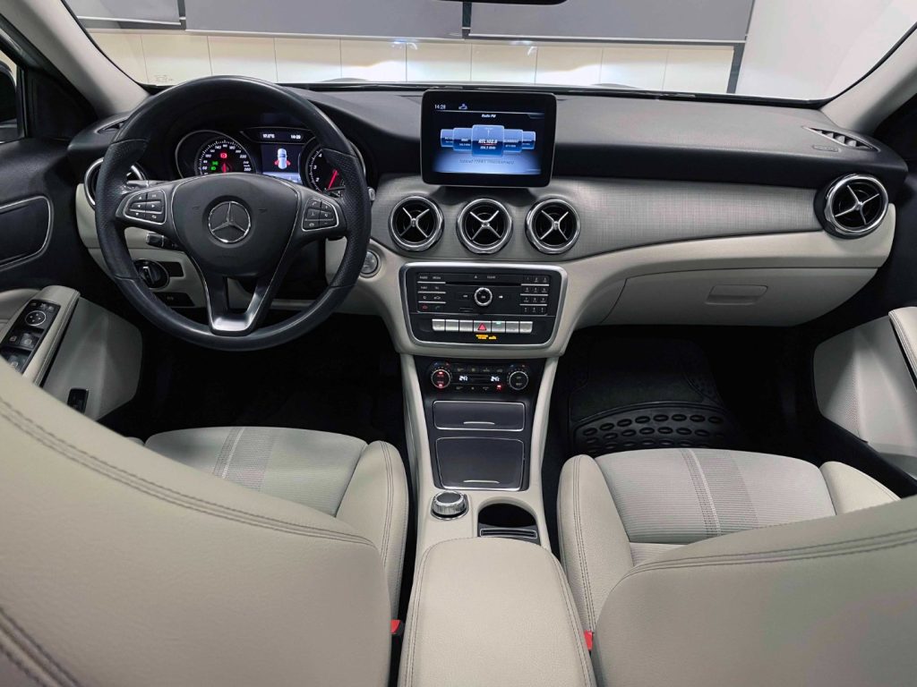 MERCEDES-BENZ GLA 220 PREMIUM 4MATIC AUTO - 55