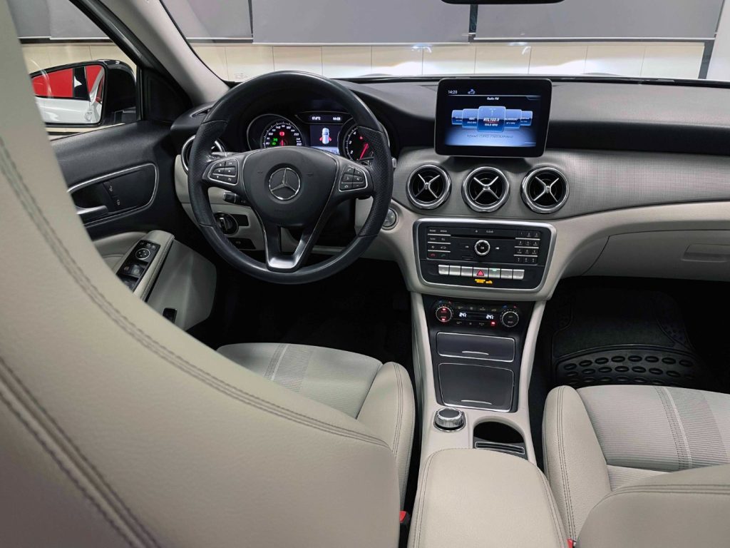 MERCEDES-BENZ GLA 220 PREMIUM 4MATIC AUTO - 56