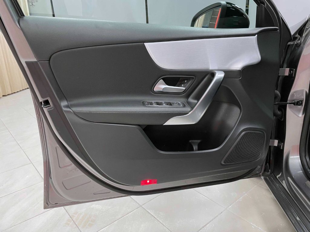 MERCEDES-BENZ A 180 D PREMIUM AUTO - 14