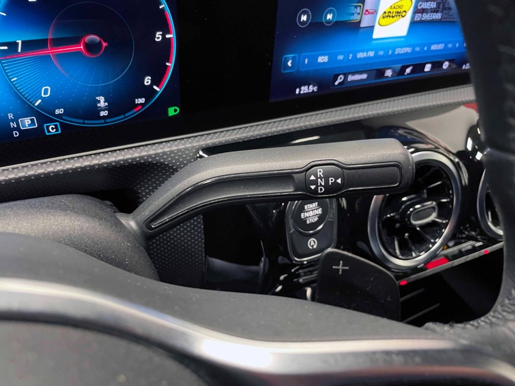 MERCEDES-BENZ A 180 D PREMIUM AUTO - 28